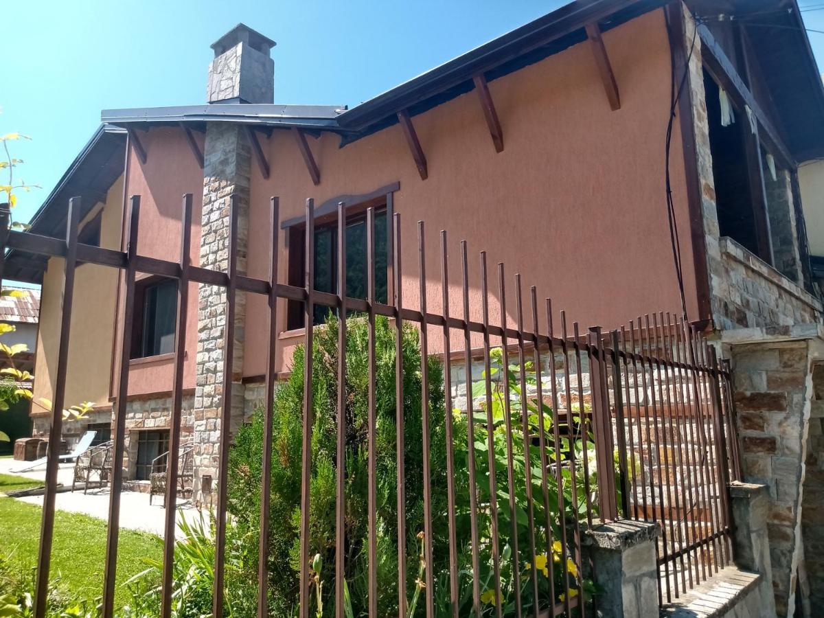 Кръчмъ При Байката Hotel Ribarița Exterior foto