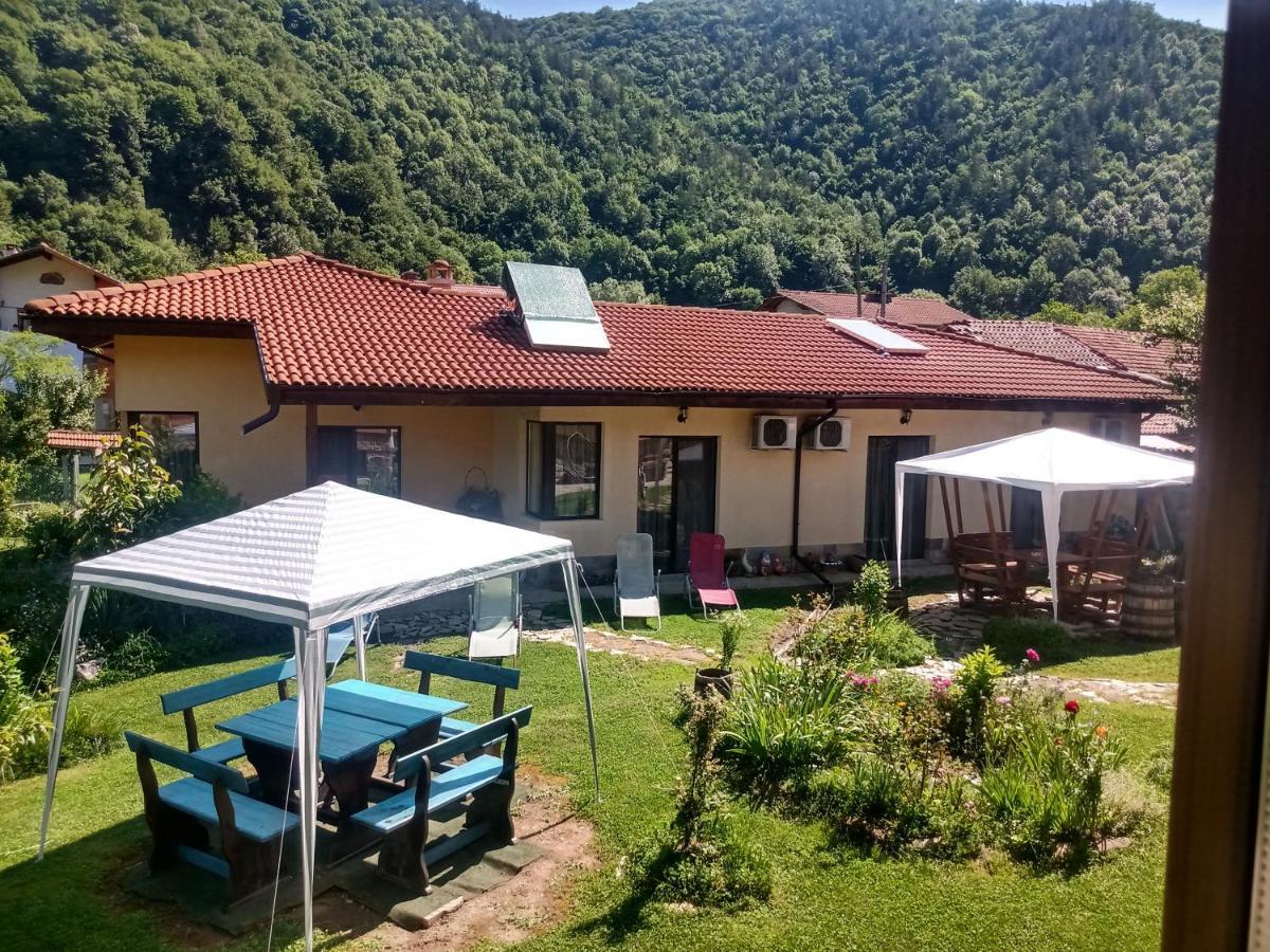 Кръчмъ При Байката Hotel Ribarița Exterior foto