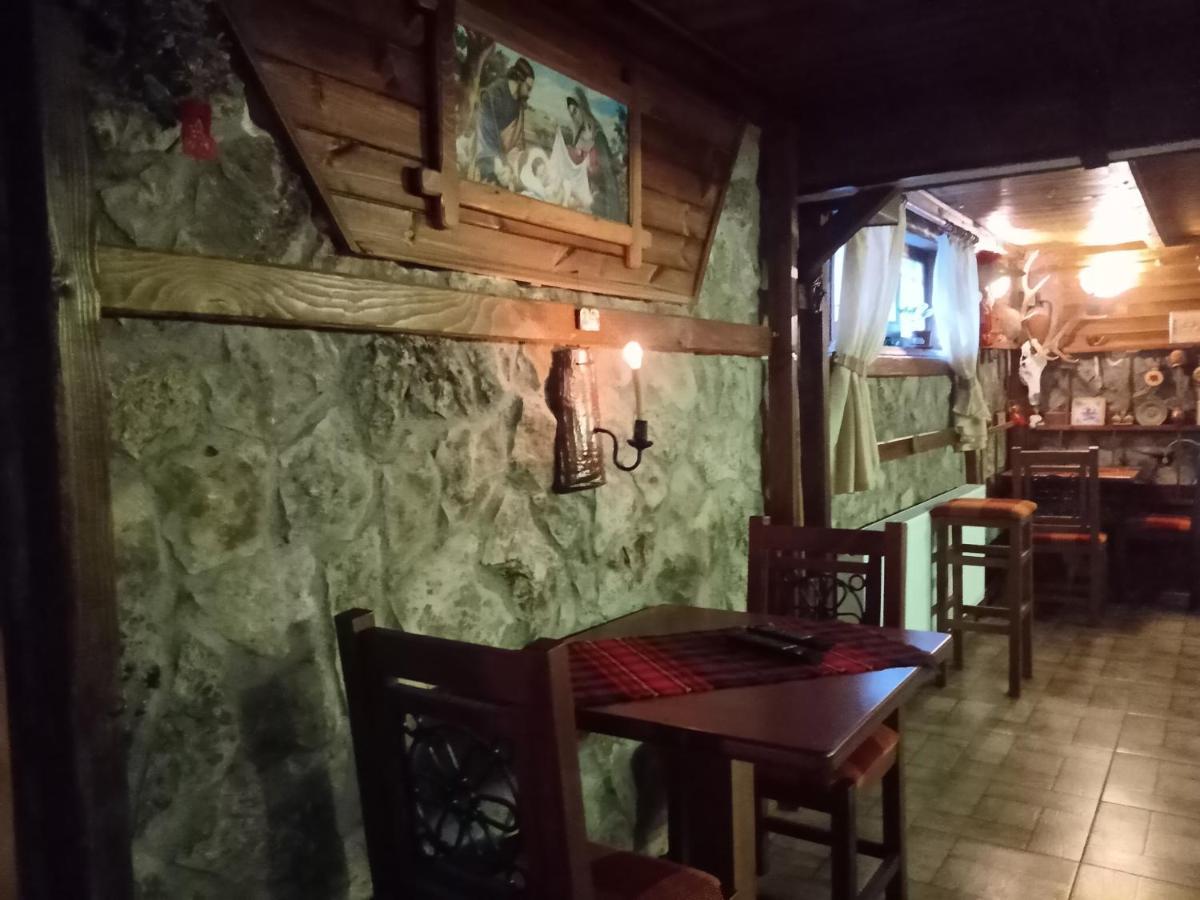 Кръчмъ При Байката Hotel Ribarița Exterior foto