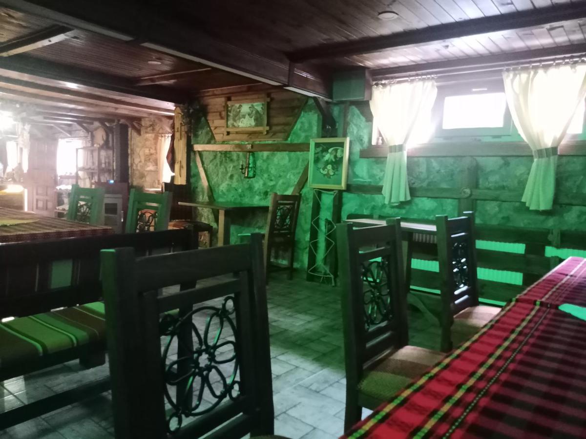 Кръчмъ При Байката Hotel Ribarița Exterior foto