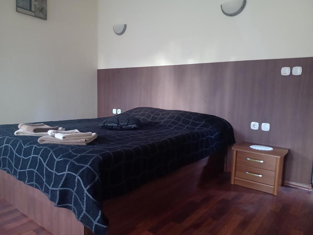 Кръчмъ При Байката Hotel Ribarița Exterior foto