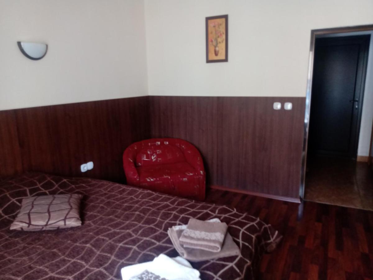 Кръчмъ При Байката Hotel Ribarița Exterior foto