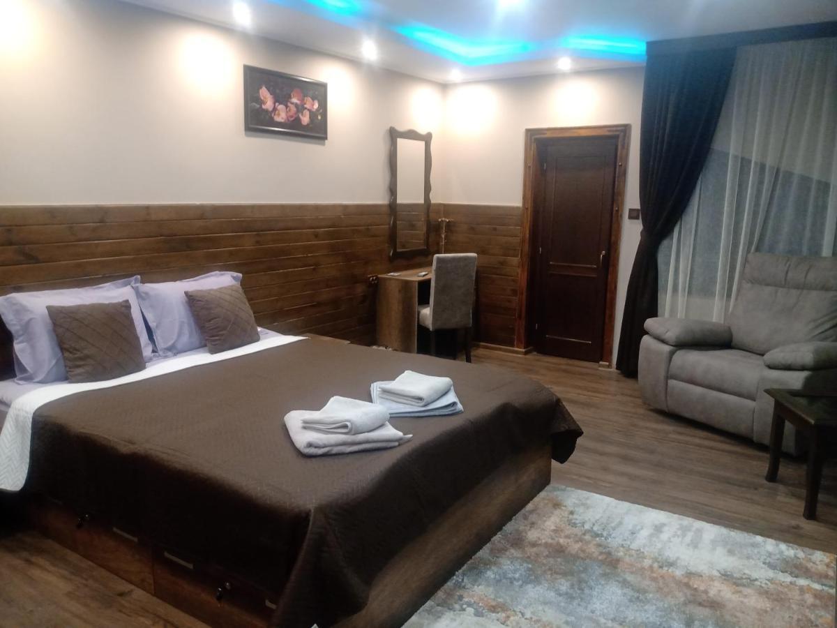Кръчмъ При Байката Hotel Ribarița Exterior foto