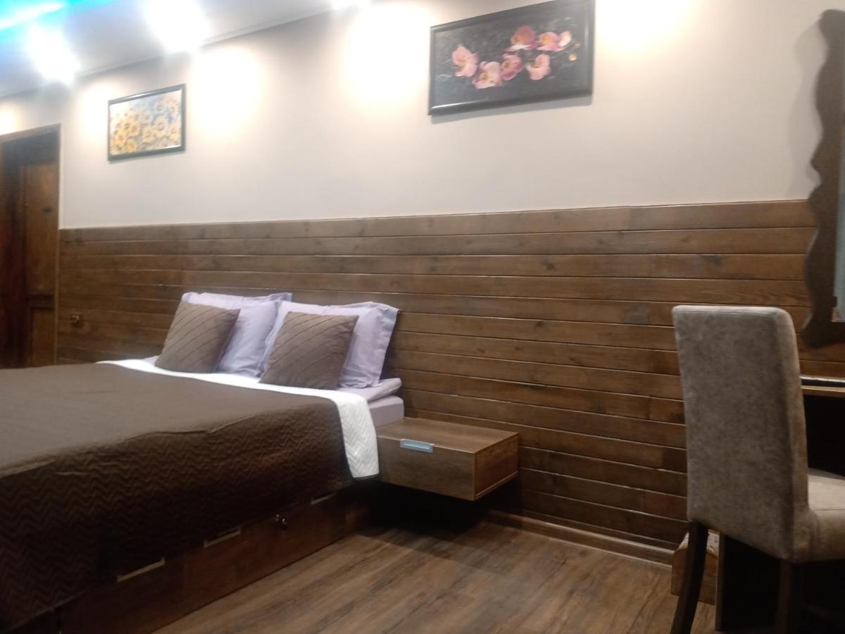 Кръчмъ При Байката Hotel Ribarița Exterior foto